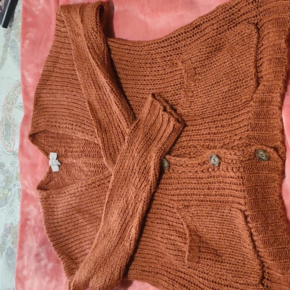 Sweater - Picture 6 of 6